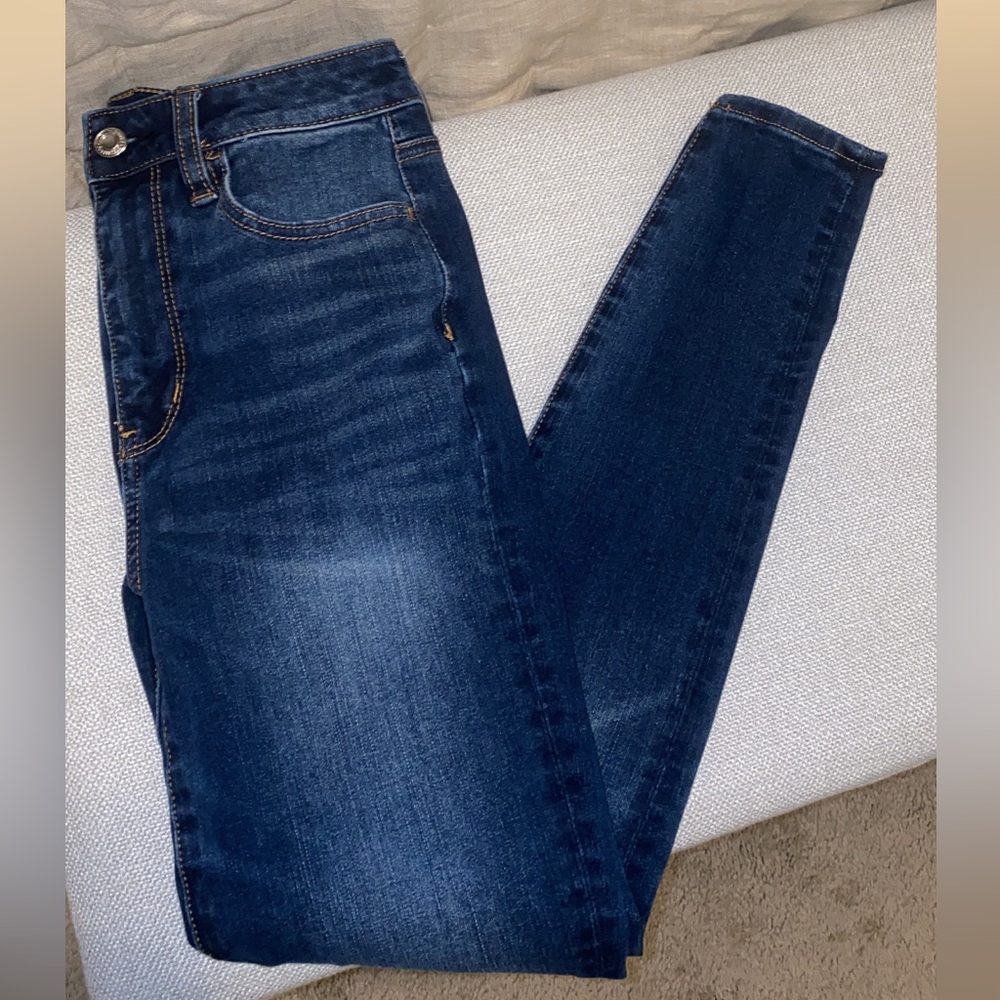 American Eagle Skinny Jegging Jeans
